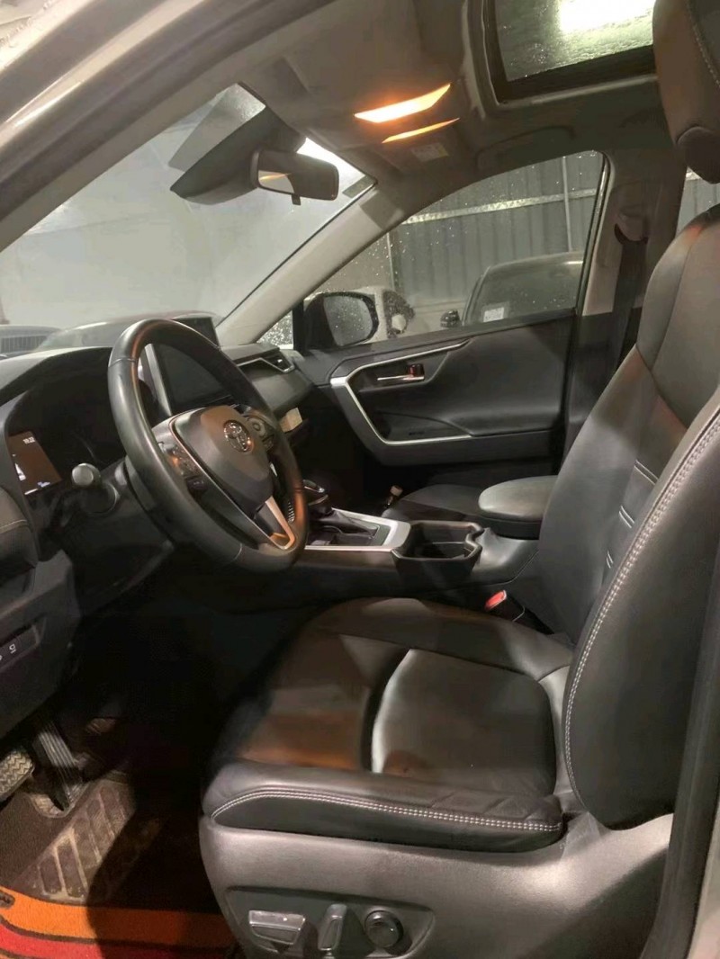 珠海22年丰田RAV47