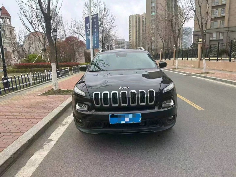 淄博15年Jeep自由光1