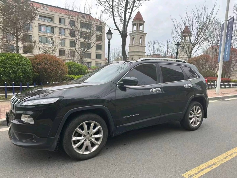 淄博15年Jeep自由光2