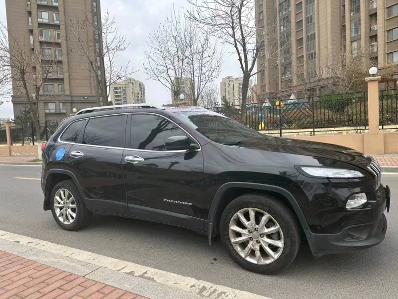 淄博15年Jeep自由光3