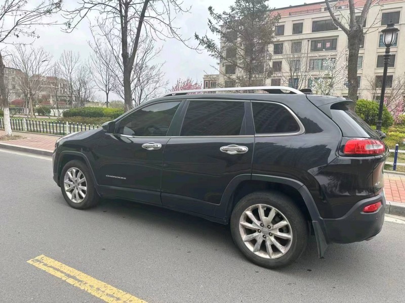 淄博15年Jeep自由光5
