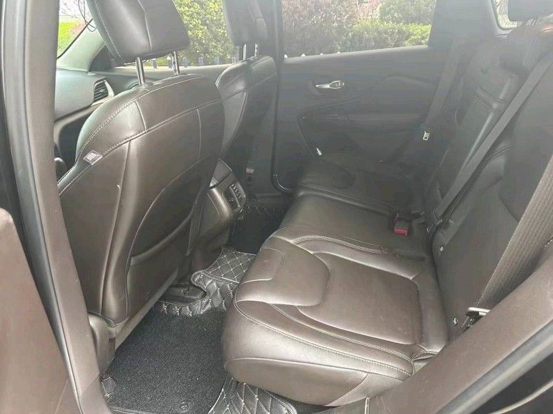 淄博15年Jeep自由光7