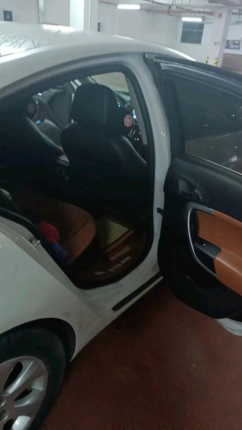 常州16年别克君威7