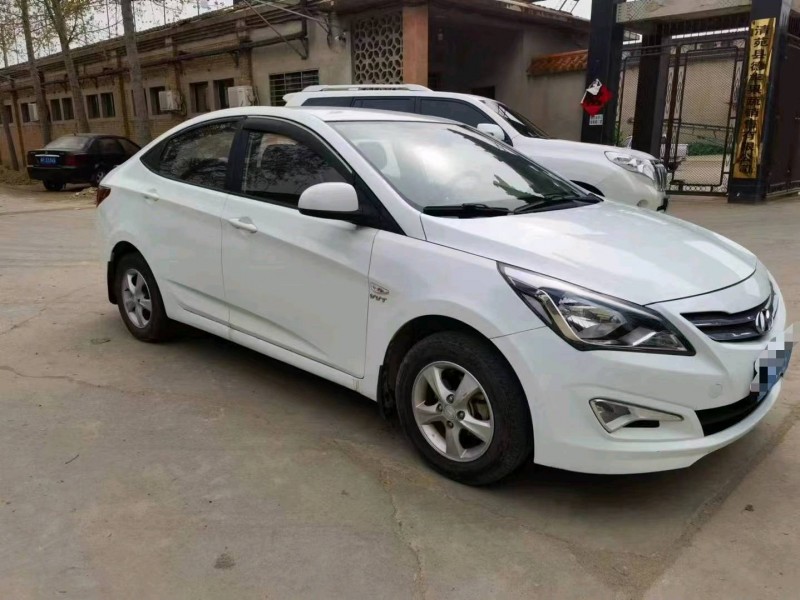 保定16年现代瑞纳3