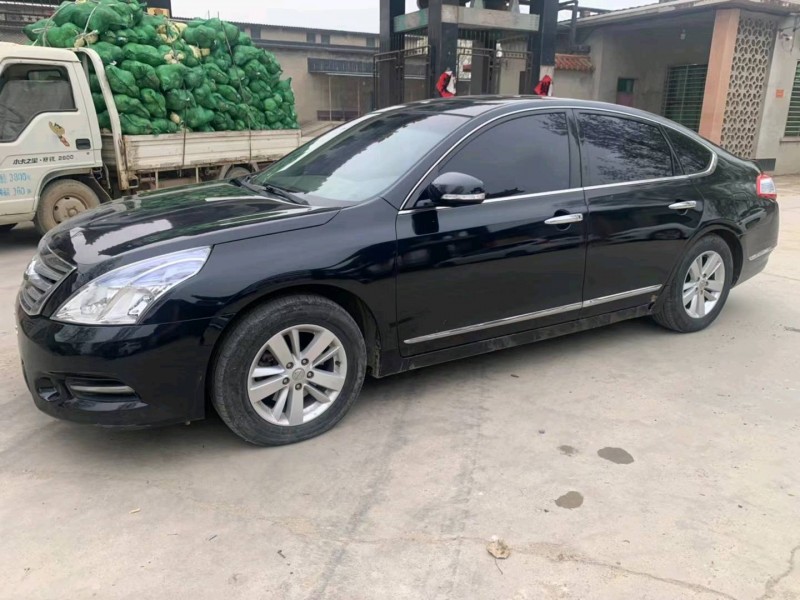 保定11年日产天籁3