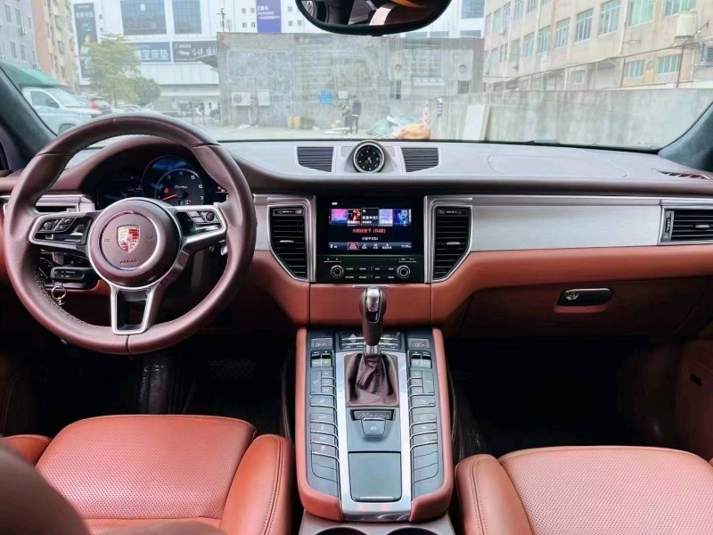 广州17年保时捷Macan9