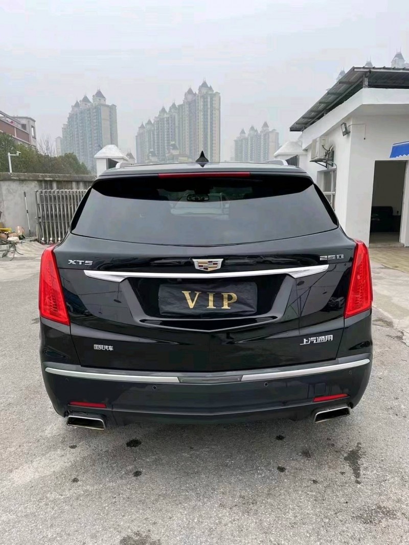 襄陽18年凱迪拉克XT59