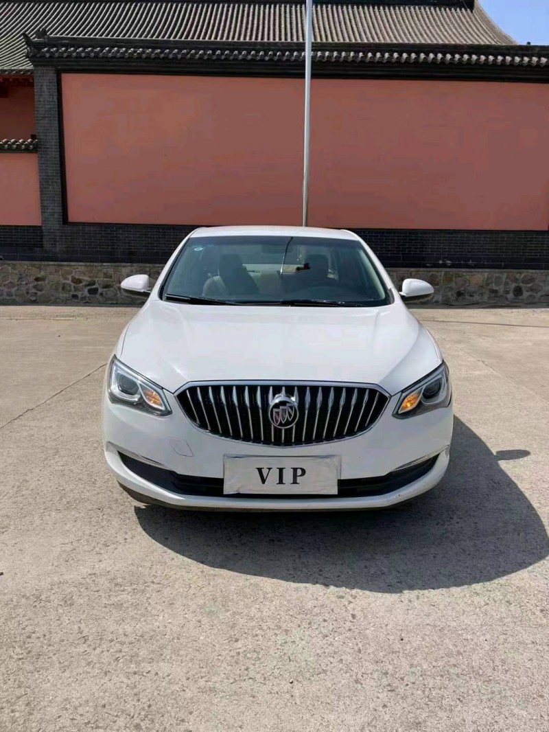 青岛17年别克英朗1