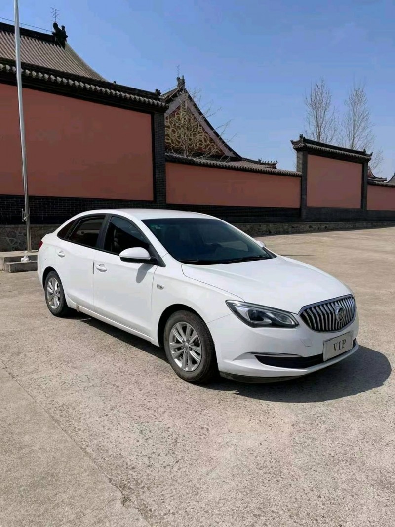 青岛17年别克英朗3