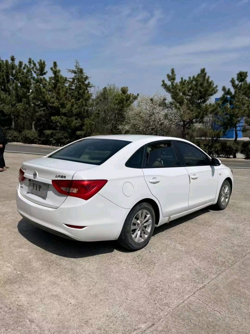 青岛17年别克英朗8