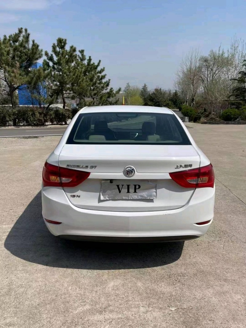 青岛17年别克英朗9