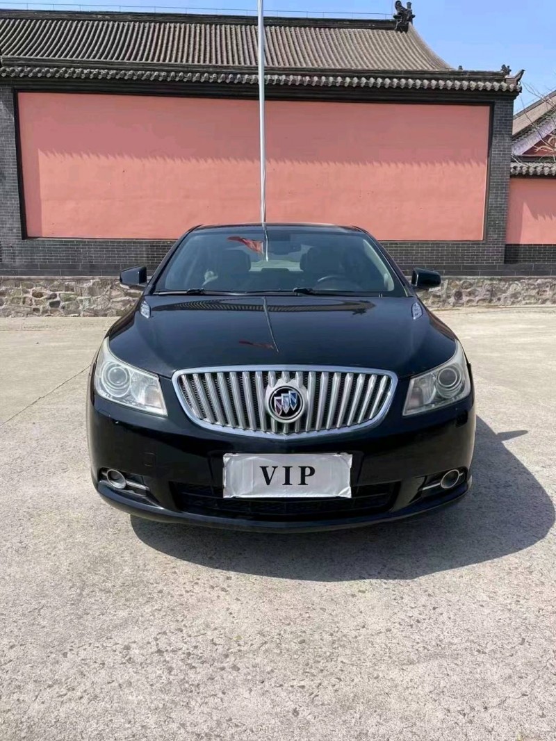 青岛10年别克君越1