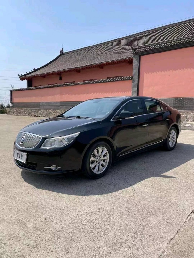 青岛10年别克君越2