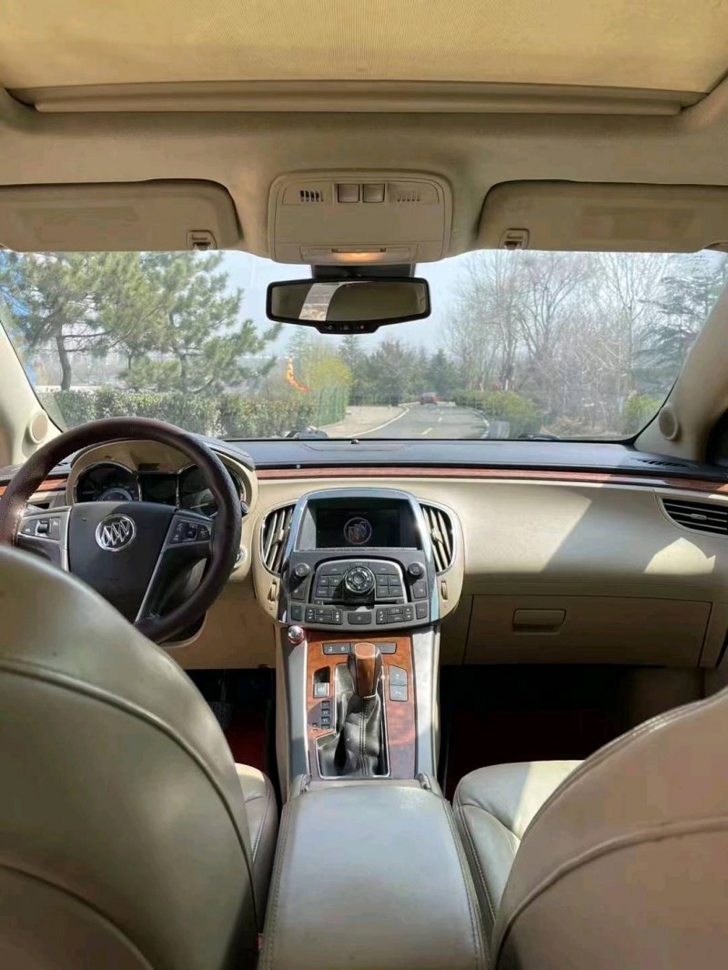 青岛10年别克君越6