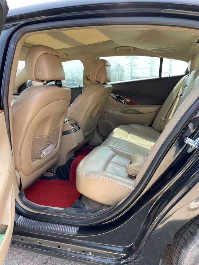 青岛10年别克君越5