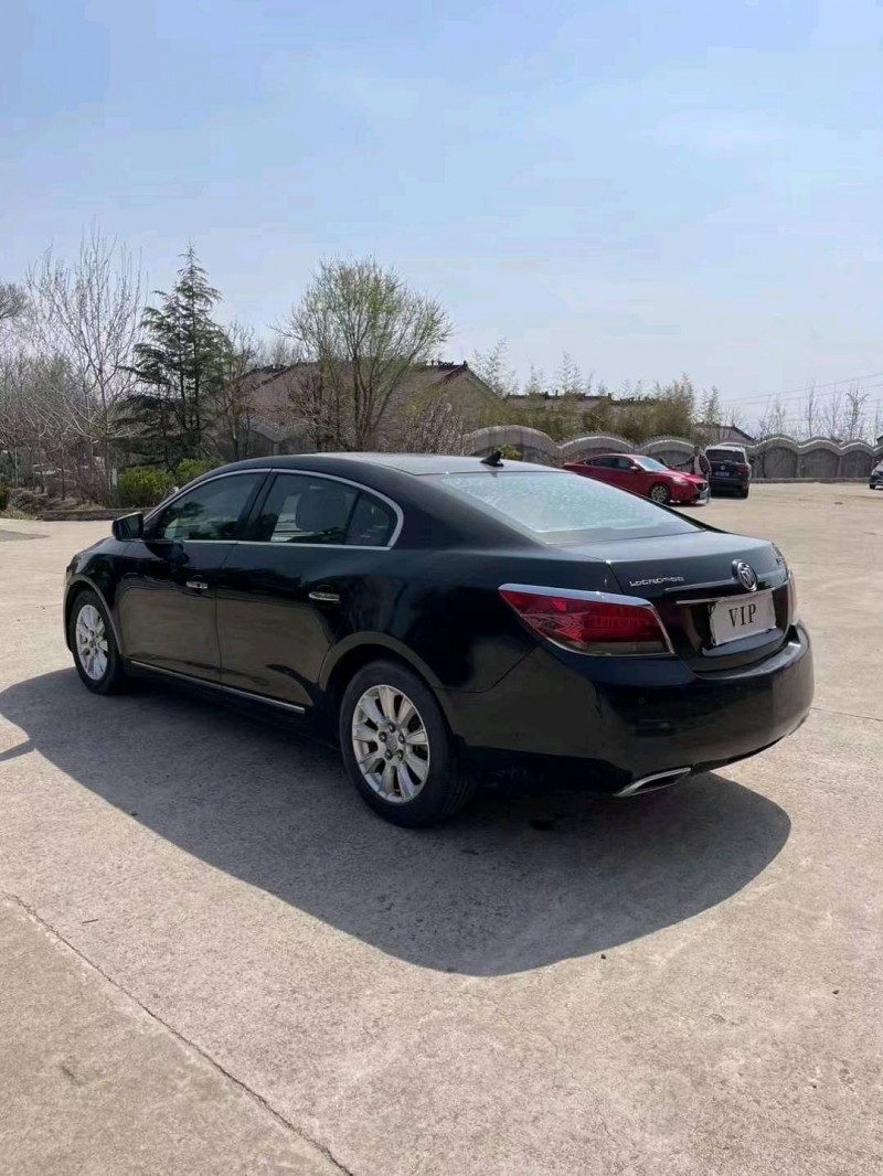 青岛10年别克君越7