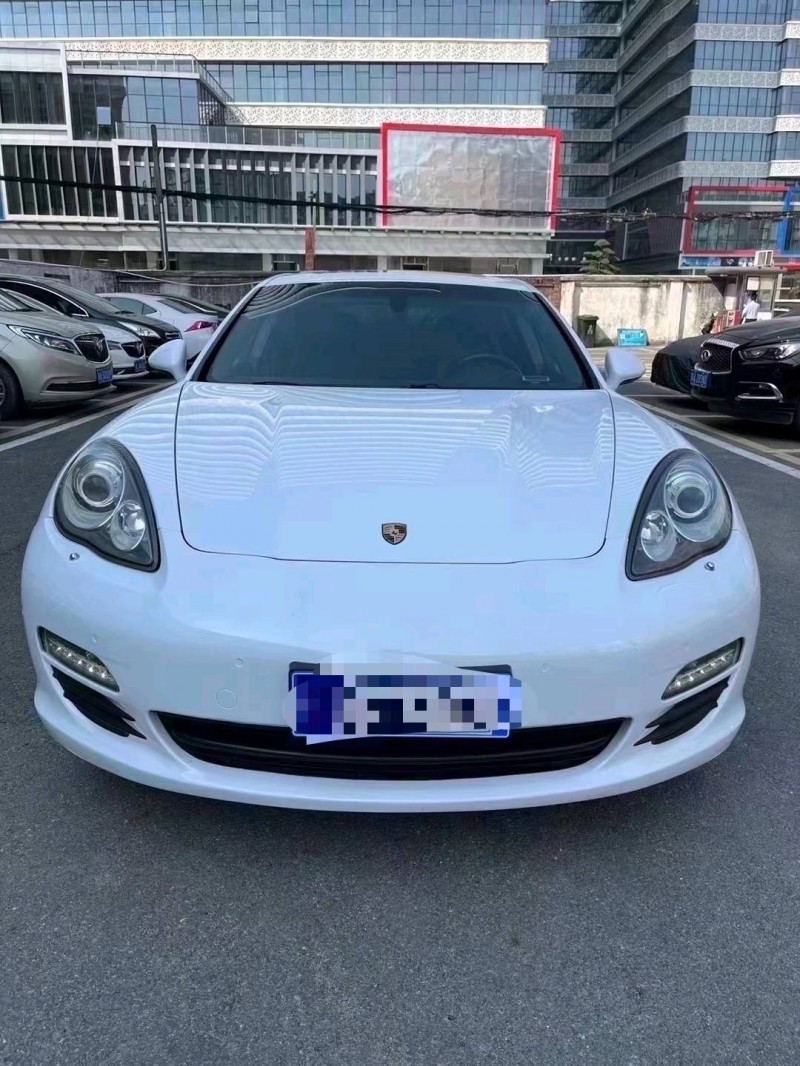 广州12年保时捷帕拉梅拉1
