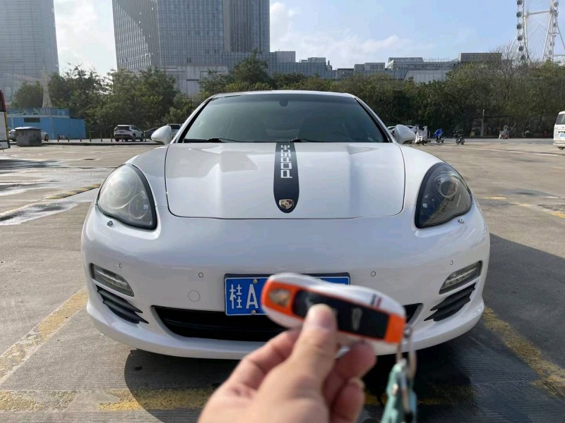 广州12年保时捷帕拉梅拉1