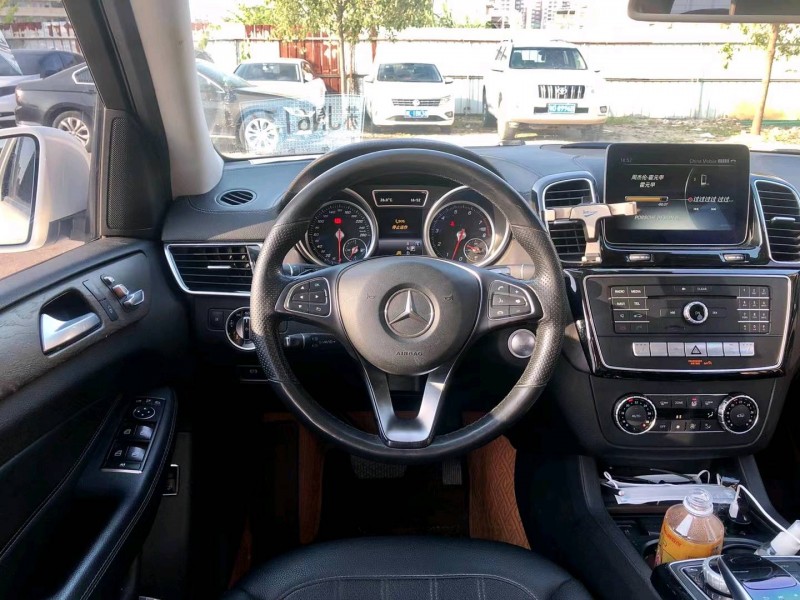 广州17年奔驰GLE5