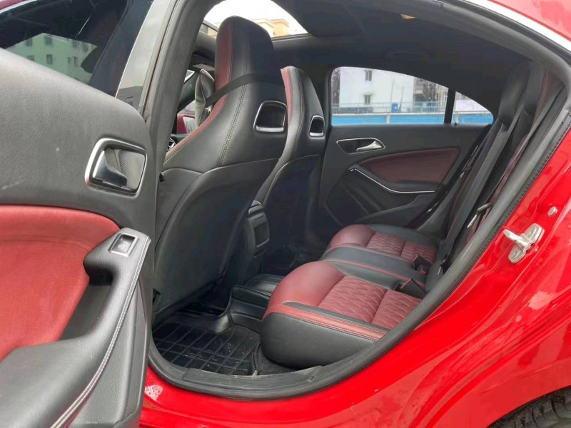 广州17年奔驰CLA8