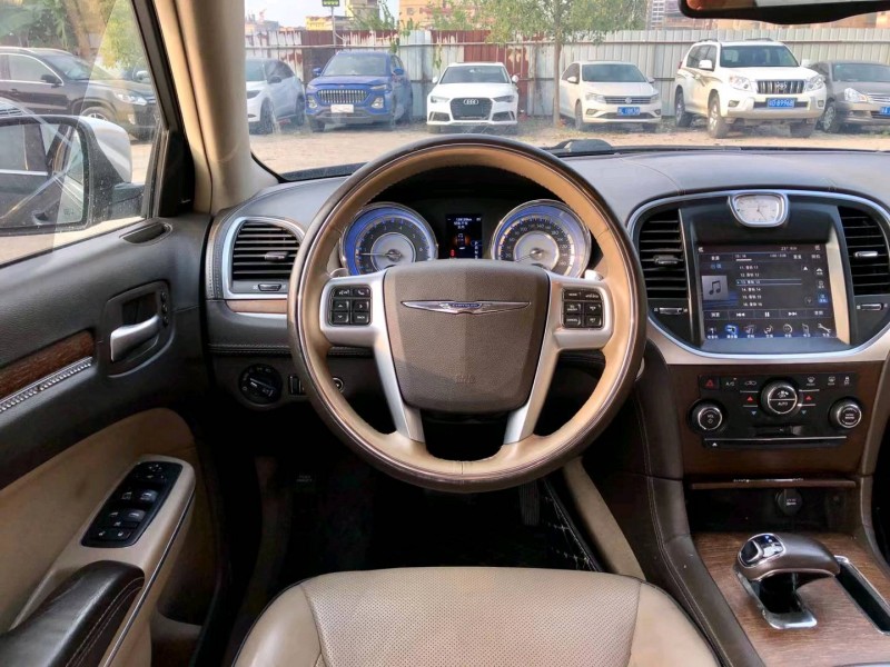 广州13年克莱斯勒300C8