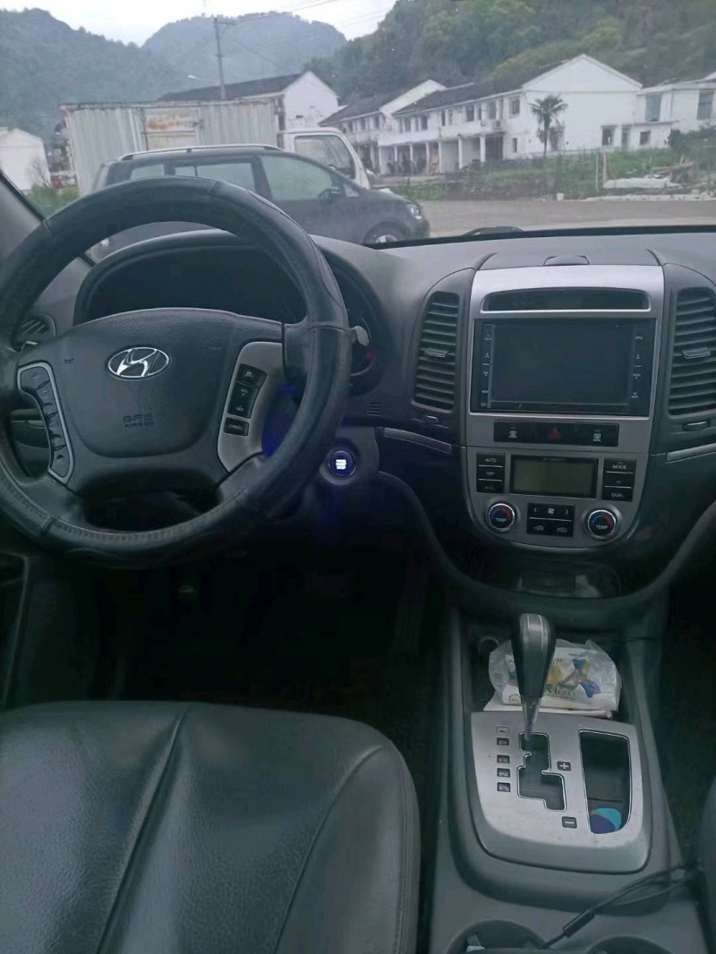 温州10年现代新胜达4