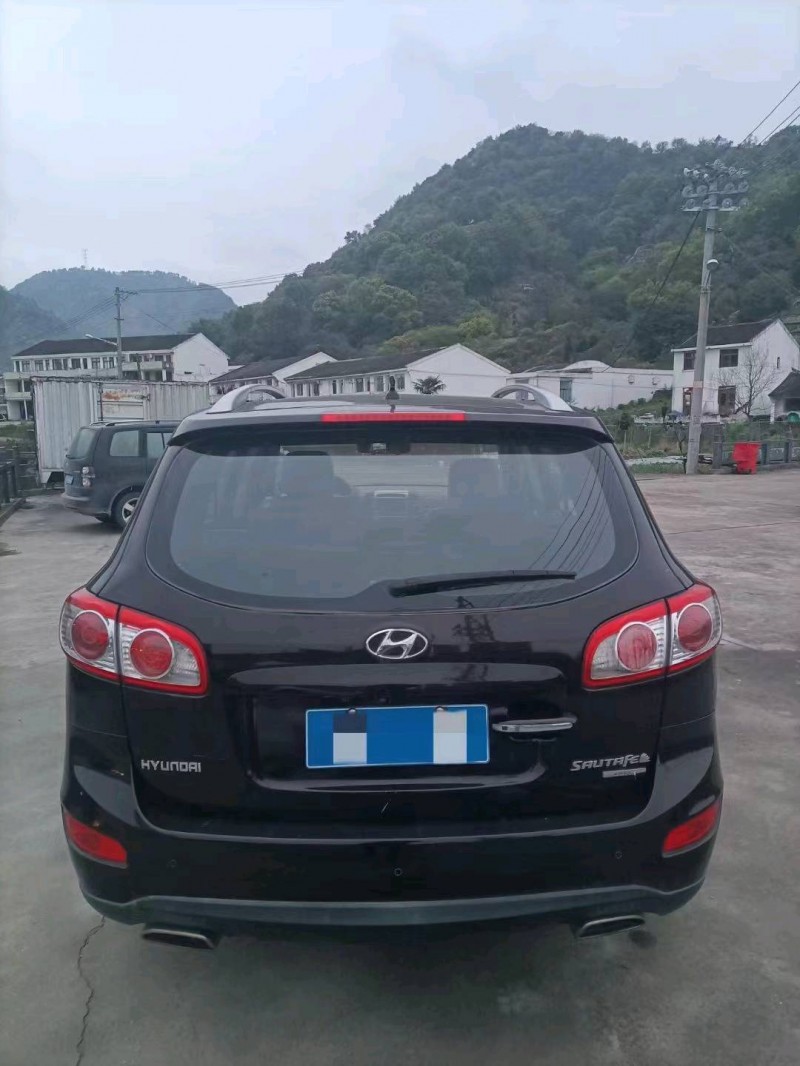 温州10年现代新胜达5