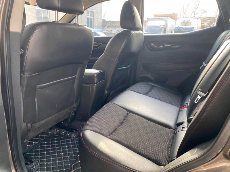 保定19年日产逍客5