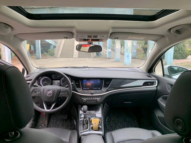 苏州22年别克威朗5