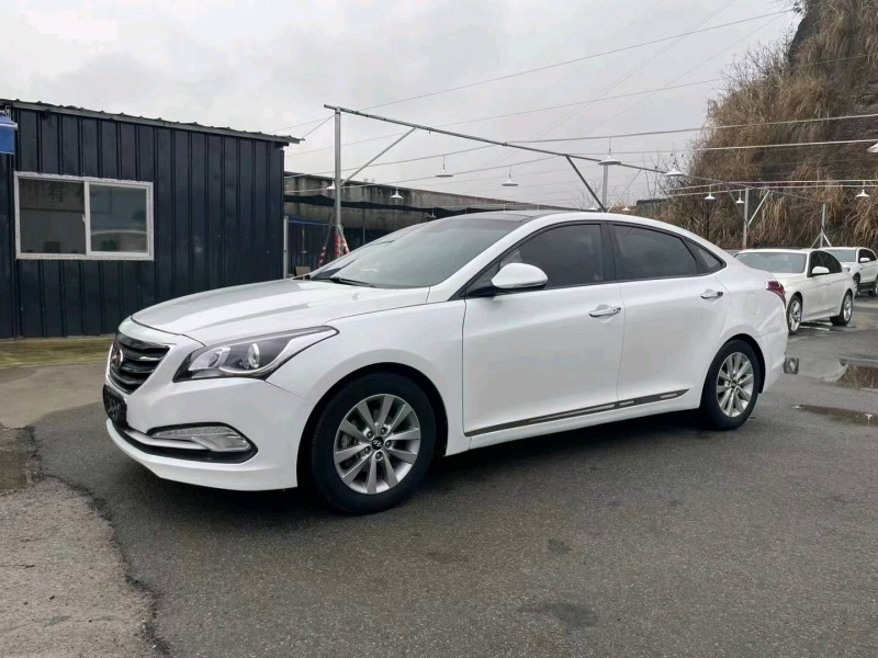 宜昌14年现代名图3