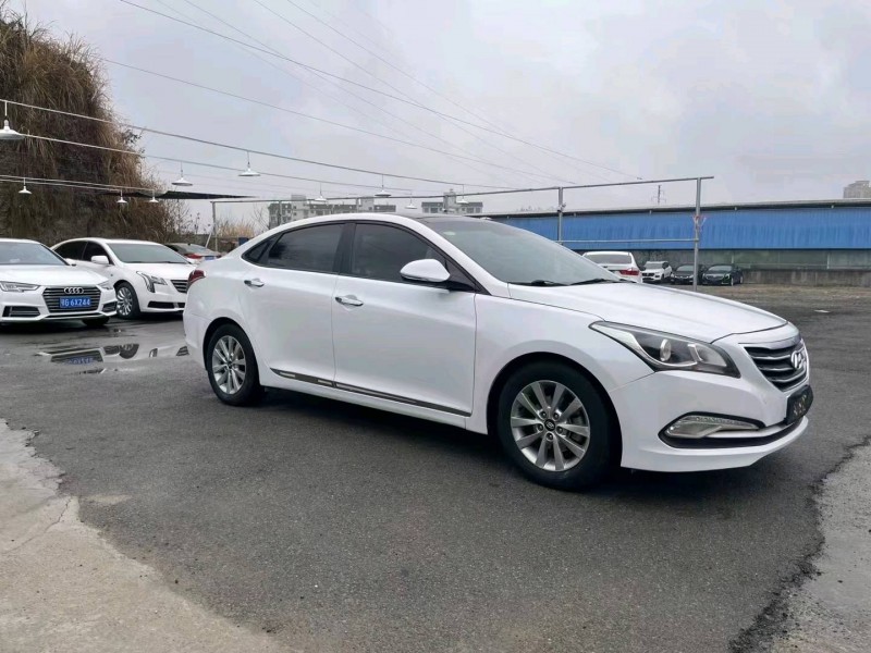 宜昌14年现代名图2