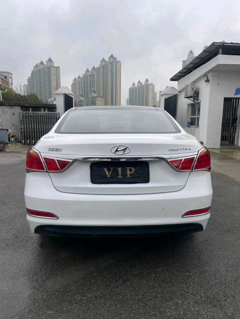 宜昌14年现代名图9