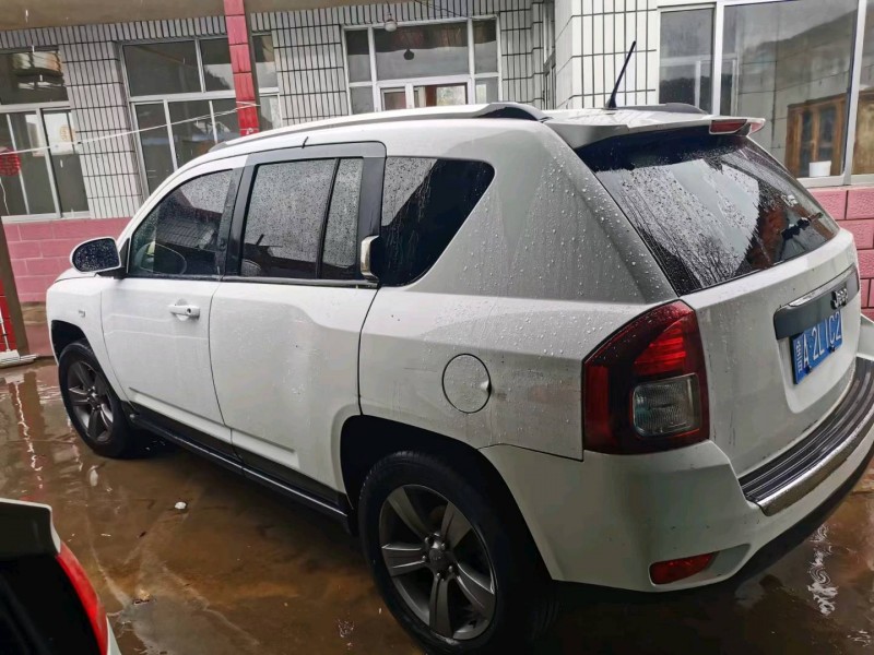 青岛14年Jeep指南者6