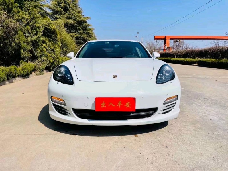 青岛12年保时捷Panamera新能源1