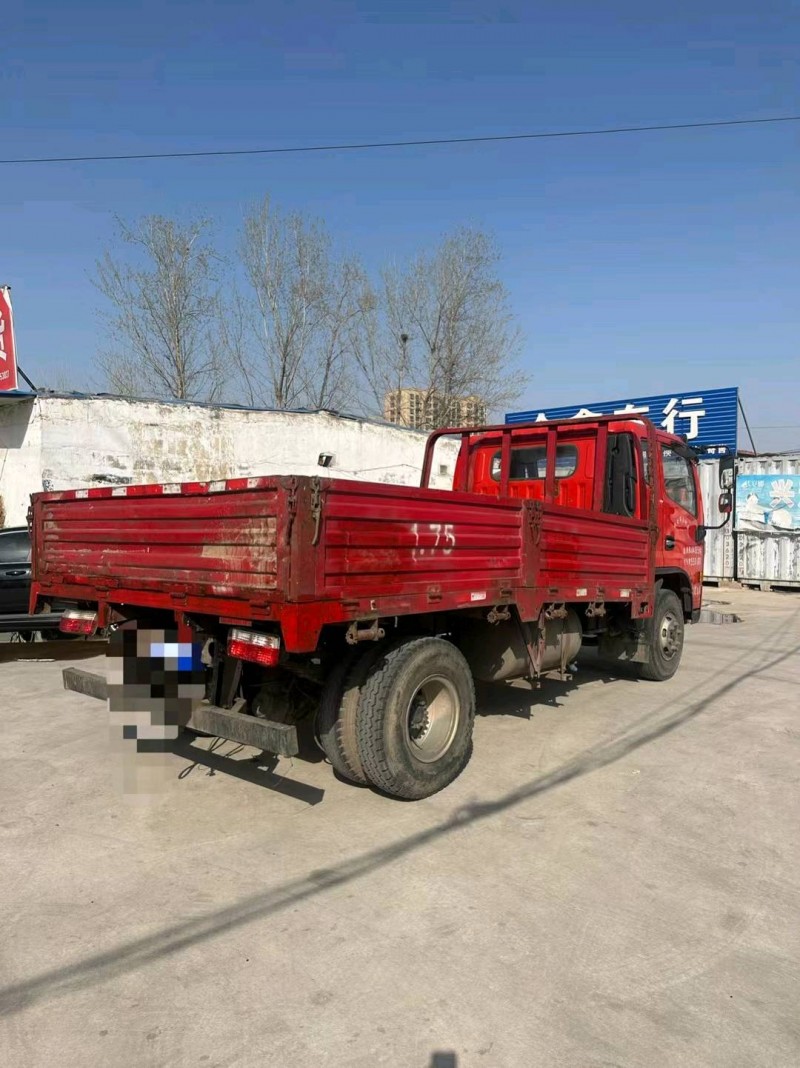 济宁21年东风多利卡8