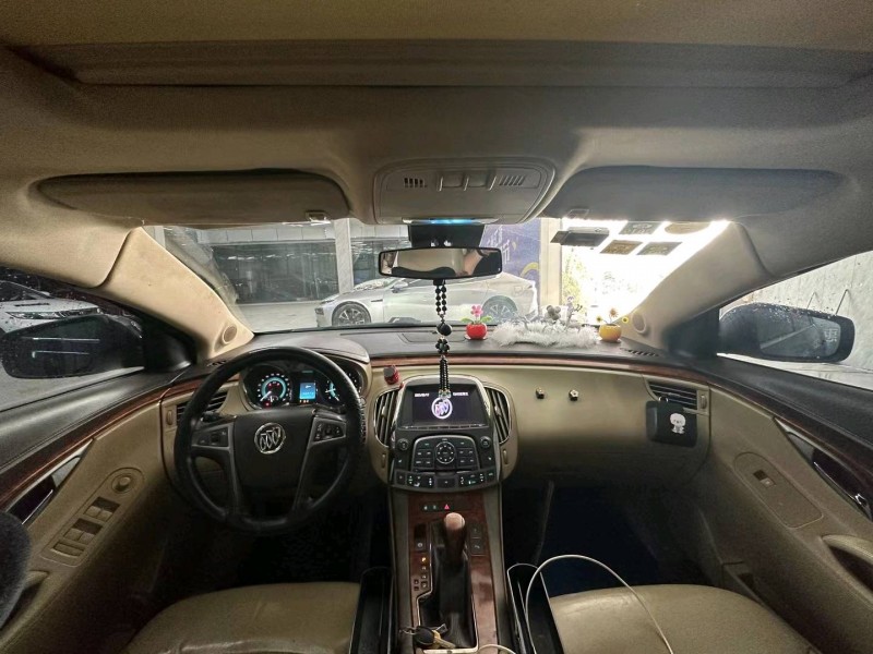 广州12年别克君越8