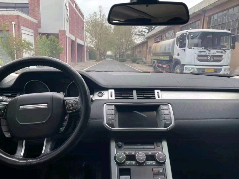 青岛16年路虎极光4