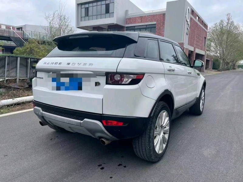 青岛16年路虎极光5