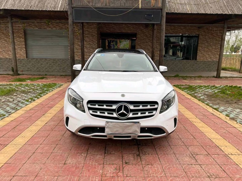 徐州18年奔驰GLA1