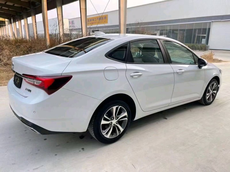 济宁21年别克威朗4