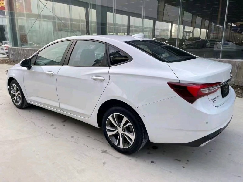 济宁21年别克威朗6