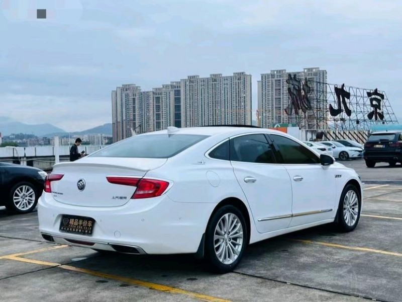 东莞18年别克君越8