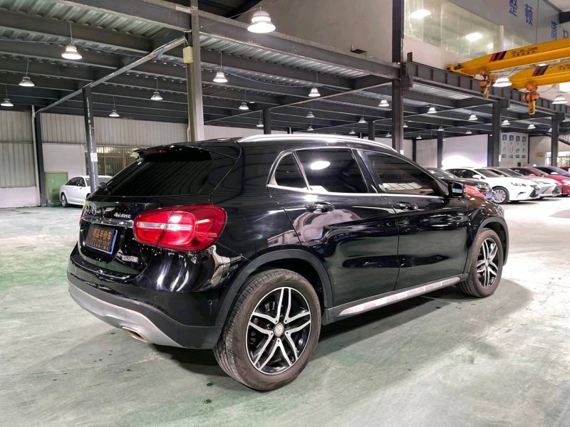 东莞15年奔驰GLA7