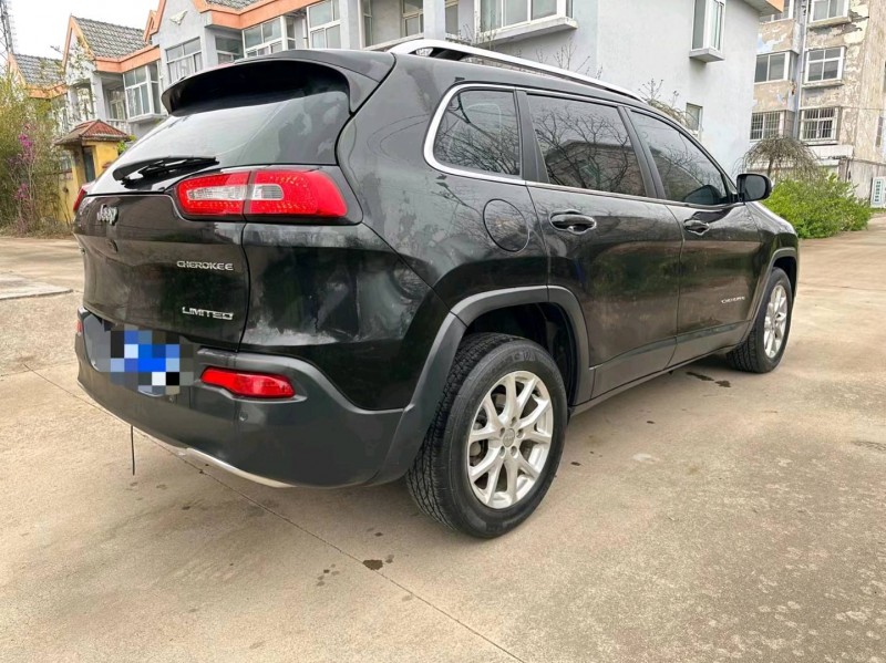 枣庄18年Jeep自由光6