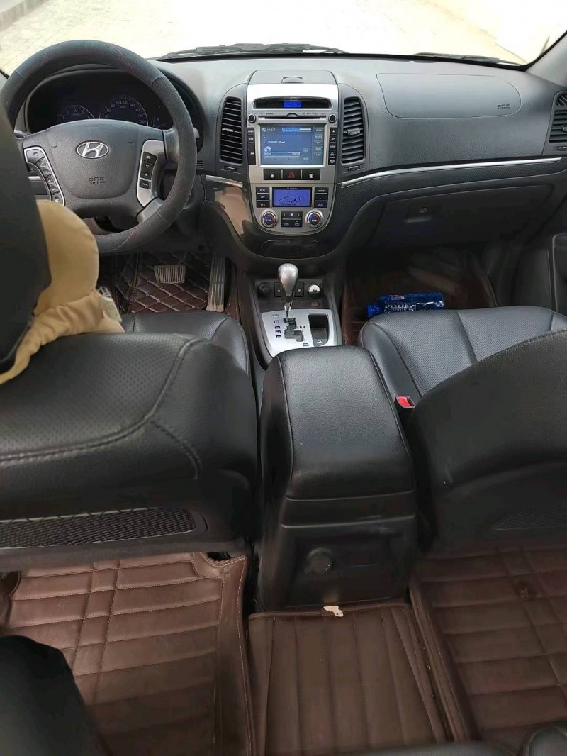 保定12年现代新胜达5