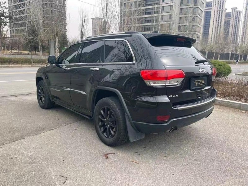 沈阳13年Jeep大切诺基3