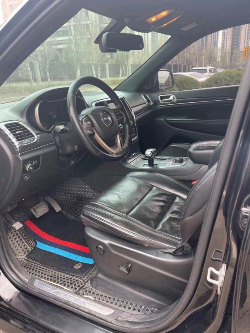 沈阳13年Jeep大切诺基7