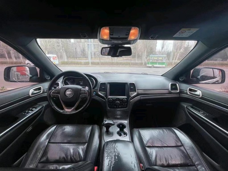 沈阳13年Jeep大切诺基9