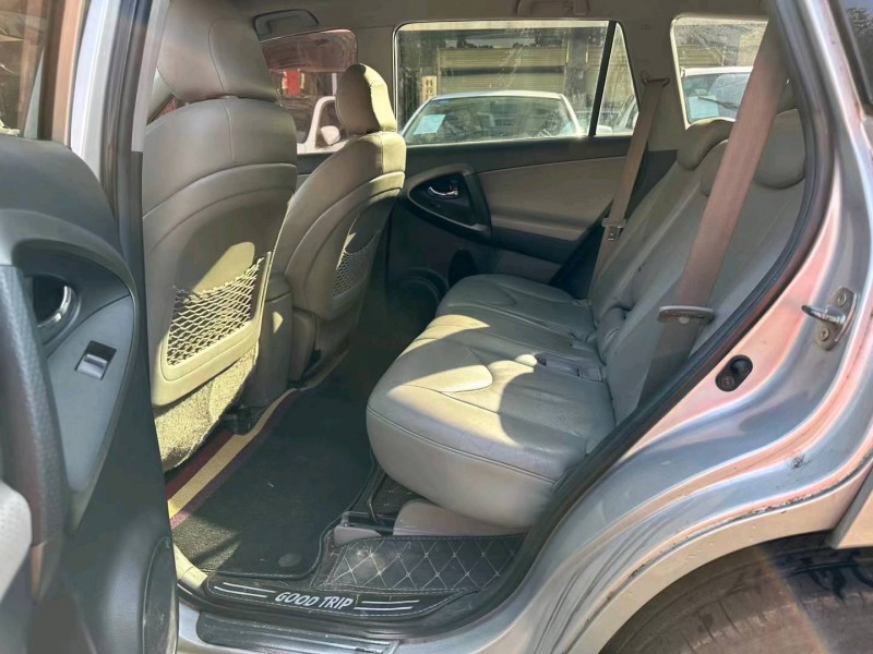 宜昌10年丰田RAV42