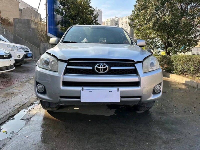 宜昌10年丰田RAV41